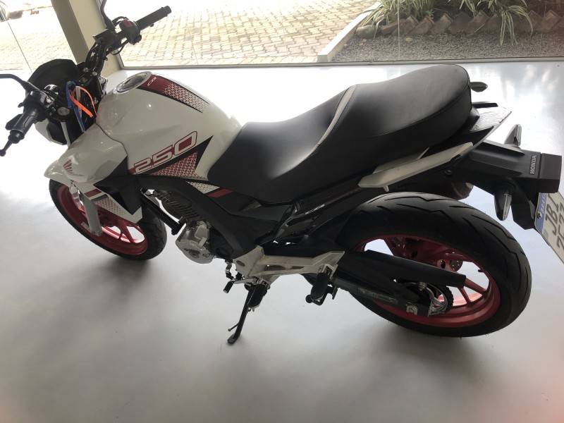 HONDA - CB 250F TWISTER - 2022/2022 - Branca - R$ 22.800,00