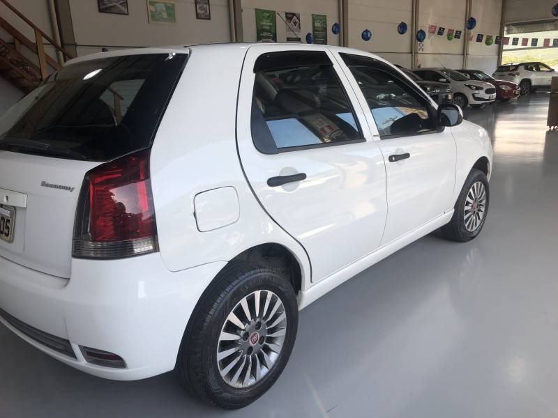 FIAT - PALIO - 2012/2013 - Branca - R$ 31.800,00