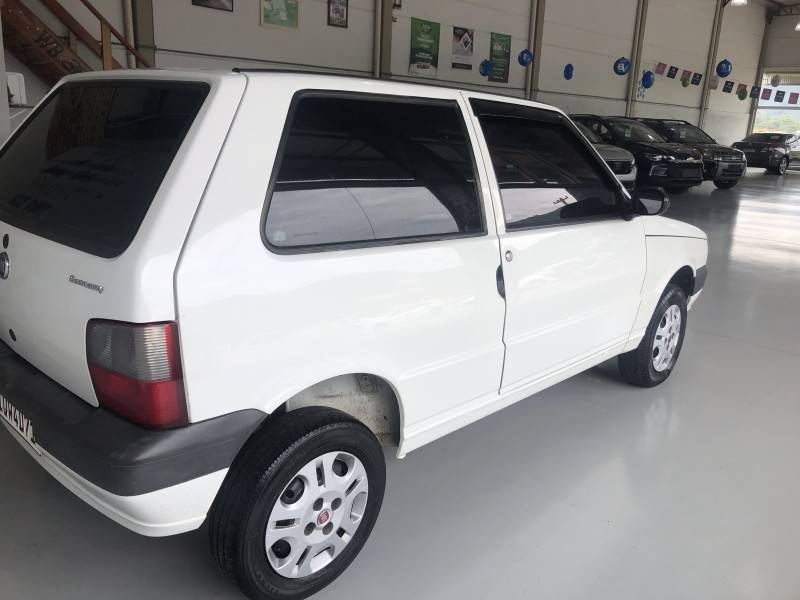 FIAT - UNO - 2010/2011 - Branca - R$ 19.800,00