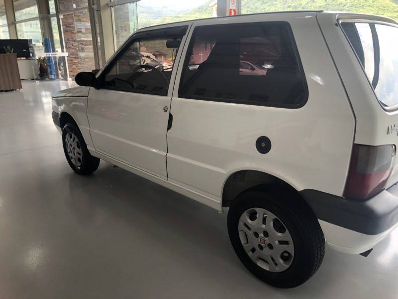 FIAT - UNO - 2010/2011 - Branca - R$ 19.800,00