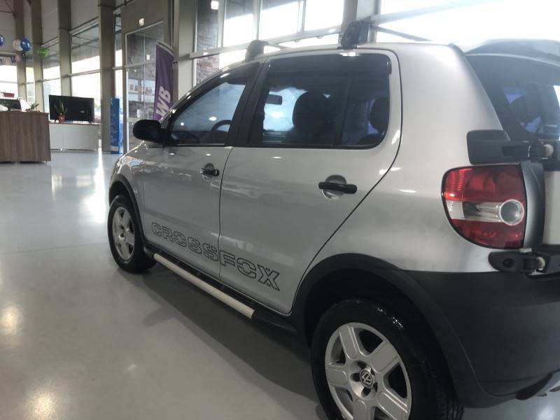 VOLKSWAGEN - CROSSFOX - 2006/2006 - Prata - R$ 31.800,00