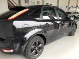 FORD - FOCUS - 2010/2011 - Preta - R$ 42.800,00