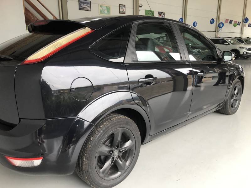 FORD - FOCUS - 2010/2011 - Preta - R$ 42.800,00