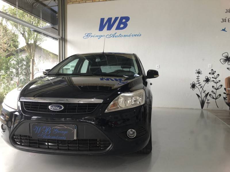 FORD - FOCUS - 2010/2011 - Preta - R$ 42.800,00