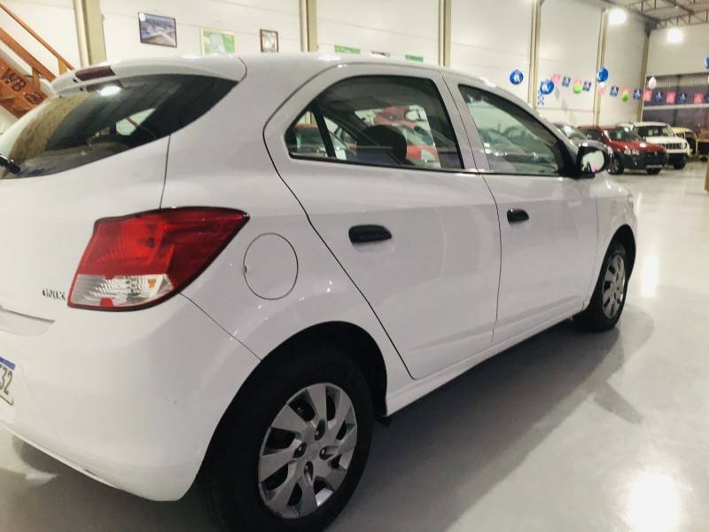 CHEVROLET - ONIX - 2014/2015 - Branca - R$ 44.800,00