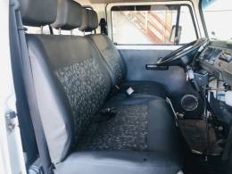 VOLKSWAGEN - KOMBI - 2010/2011 - Branca - R$ 45.800,00