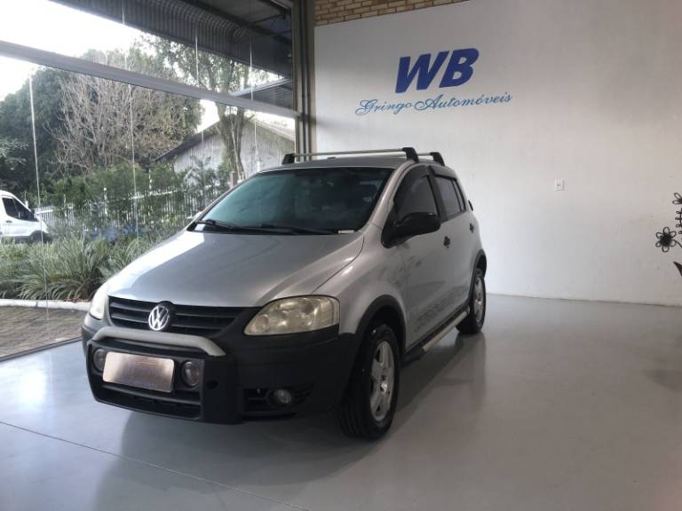 VOLKSWAGEN - CROSSFOX - 2006/2006 - Prata - R$ 31.800,00