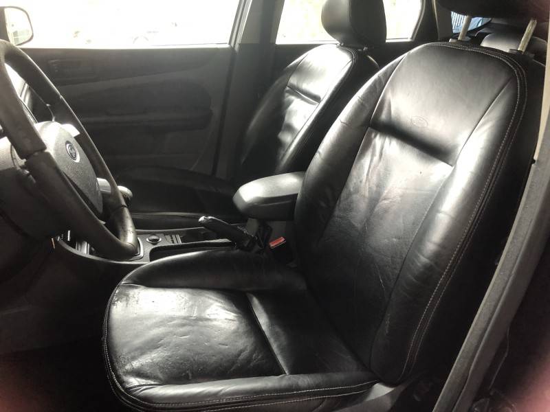 FORD - FOCUS - 2010/2011 - Preta - R$ 42.800,00
