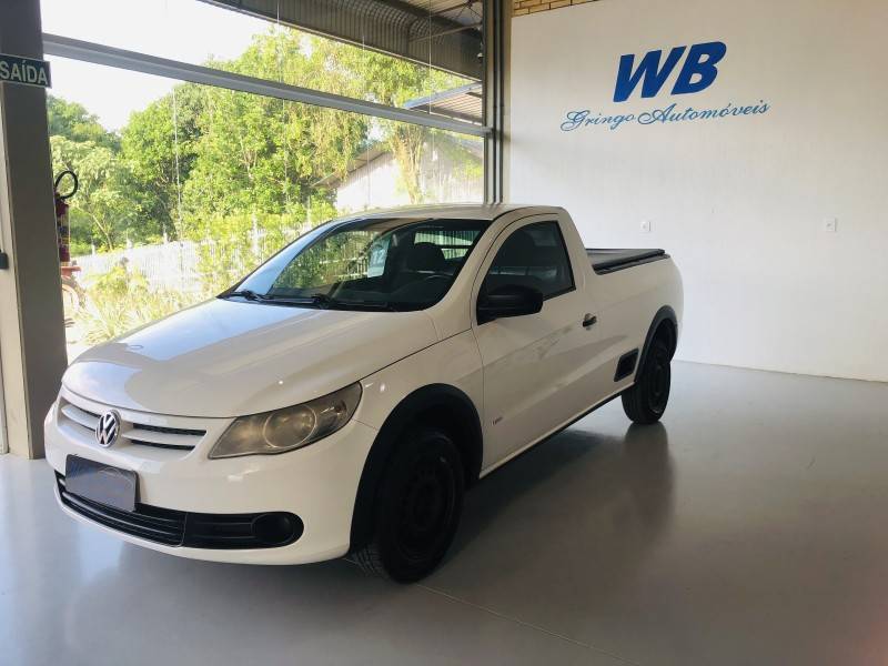 VOLKSWAGEN - SAVEIRO - 2012/2012 - Branca - R$ 40.800,00