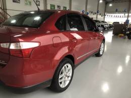 FIAT - SIENA - 2013/2014 - Vermelha - R$ 39.800,00