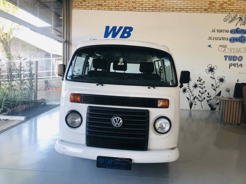 VOLKSWAGEN - KOMBI - 2010/2011 - Branca - R$ 45.800,00