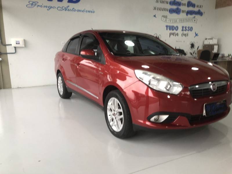 FIAT - SIENA - 2013/2014 - Vermelha - R$ 39.800,00