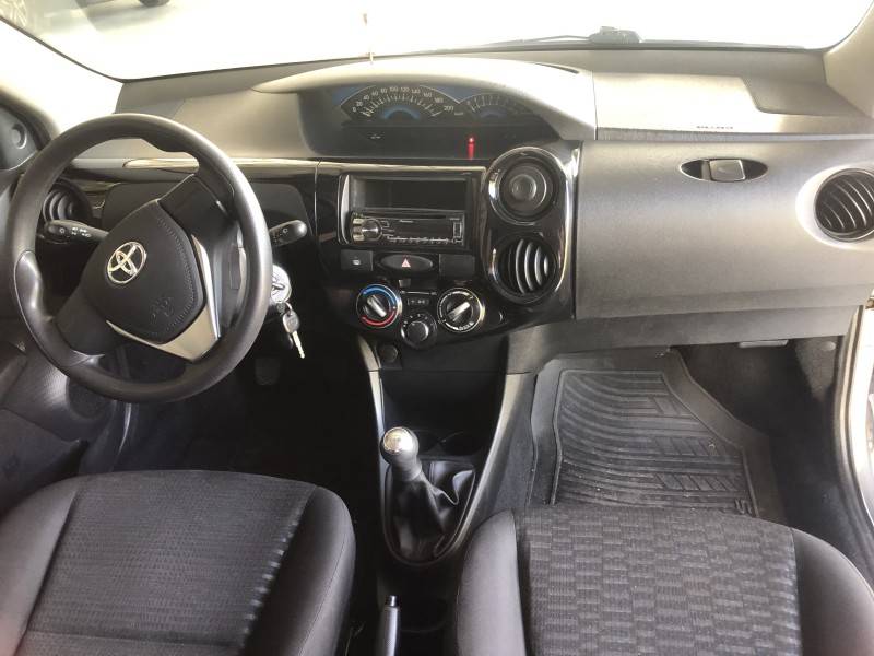 TOYOTA - ETIOS - 2015/2016 - Cinza - R$ 44.800,00