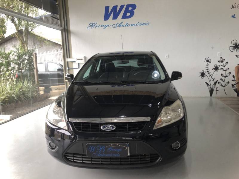 FORD - FOCUS - 2010/2011 - Preta - R$ 42.800,00