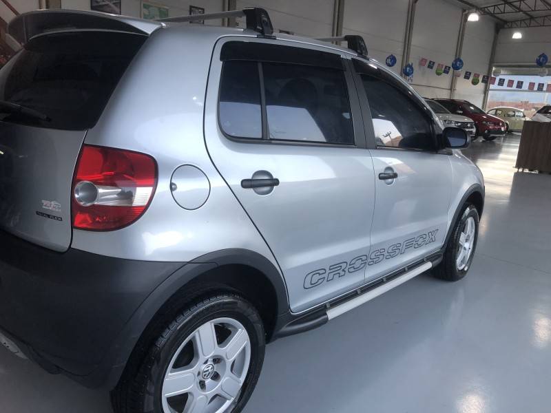 VOLKSWAGEN - CROSSFOX - 2006/2006 - Prata - R$ 31.800,00