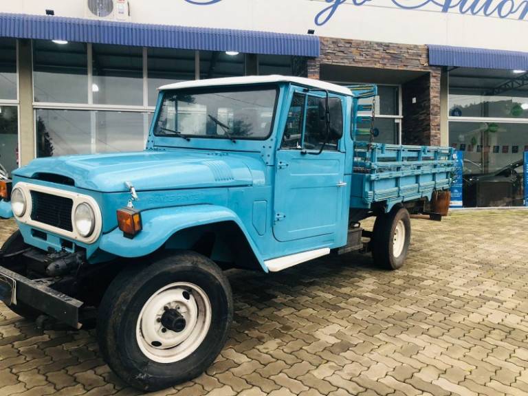 TOYOTA - BANDEIRANTE - 1980/1980 - Azul - R$ 68.800,00