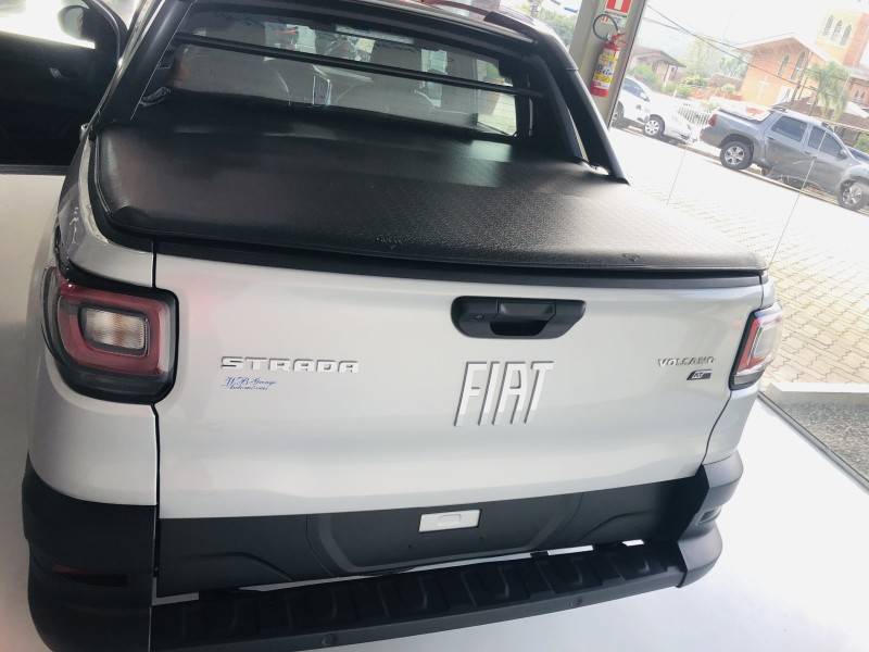 FIAT - STRADA - 2024/2025 - Prata - R$ 136.800,00