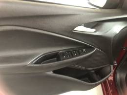 CHEVROLET - ONIX - 2019/2020 - Vermelha - R$ 72.800,00