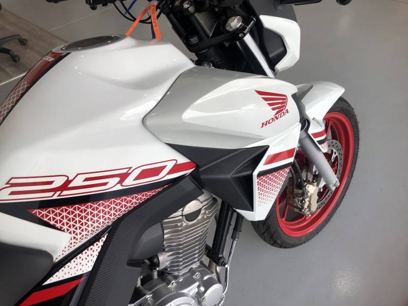 HONDA - CB 250F TWISTER - 2022/2022 - Branca - R$ 22.800,00