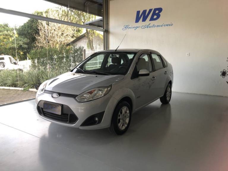 FORD - FIESTA - 2011/2012 - Prata - R$ 36.800,00