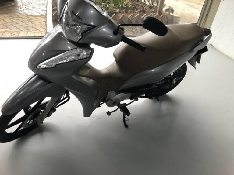HONDA - BIZ 125 - 2018/2019 - Prata - R$ 14.800,00