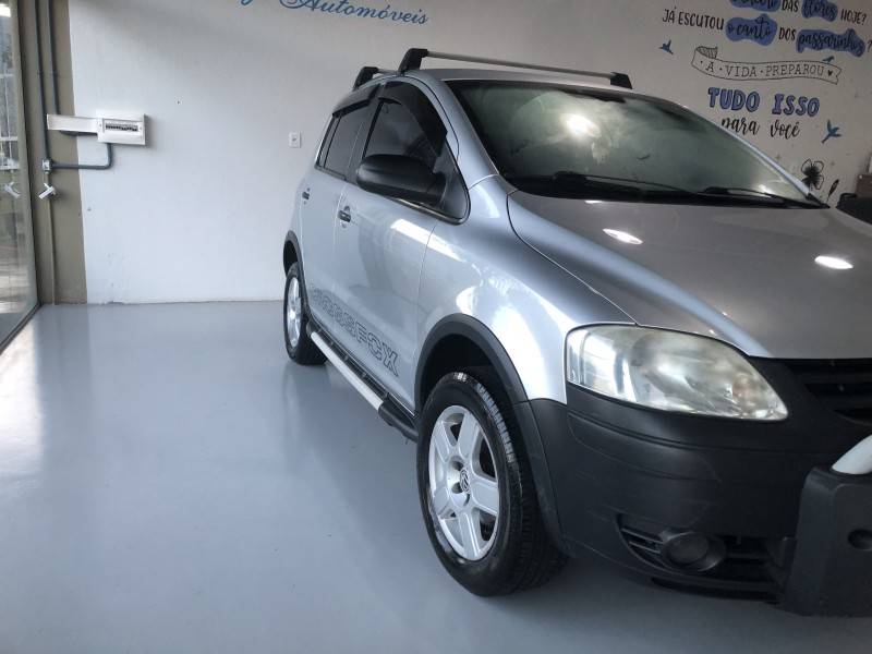 VOLKSWAGEN - CROSSFOX - 2006/2006 - Prata - R$ 31.800,00