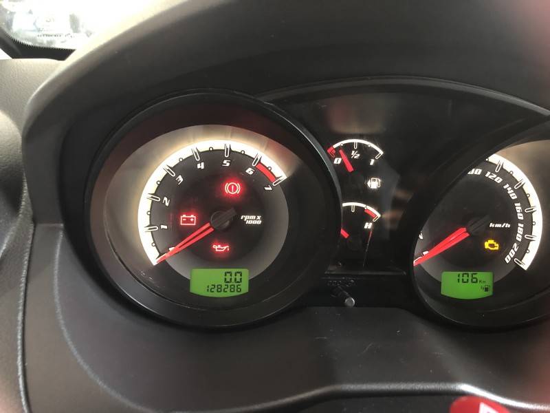 FORD - FIESTA - 2011/2012 - Prata - R$ 36.800,00