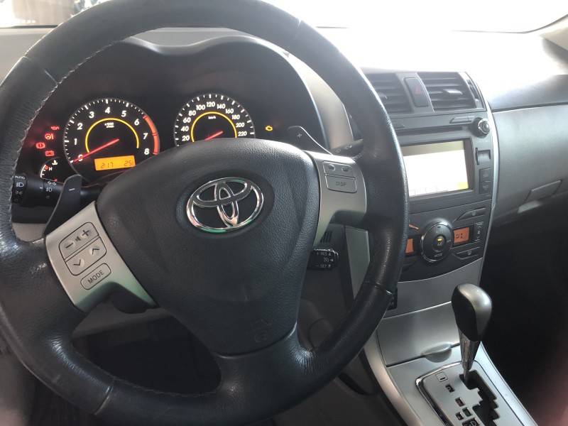 TOYOTA - COROLLA - 2013/2014 - Cinza - R$ 73.800,00