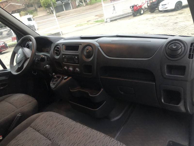 RENAULT - MASTER - 2021/2022 - Branca - R$ 205.800,00