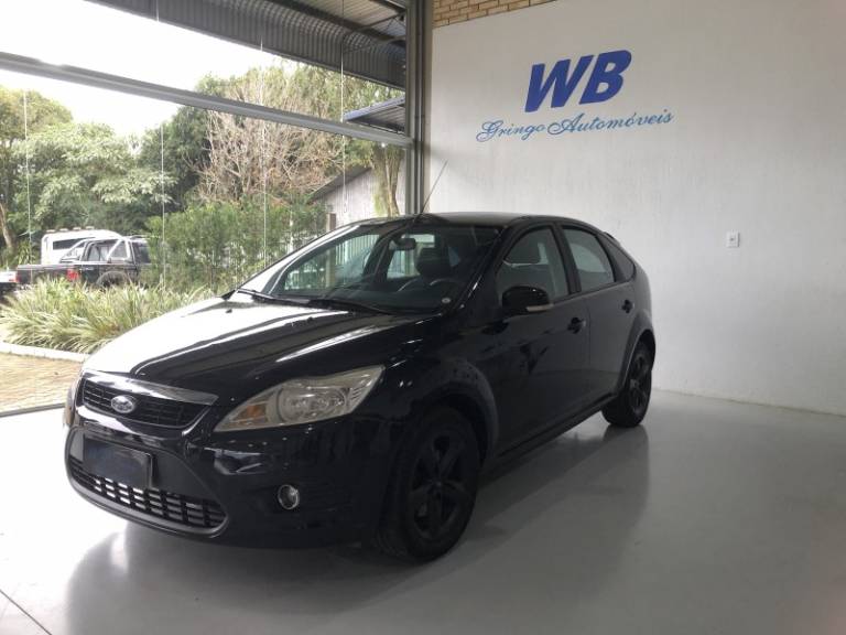 FORD - FOCUS - 2010/2011 - Preta - R$ 42.800,00