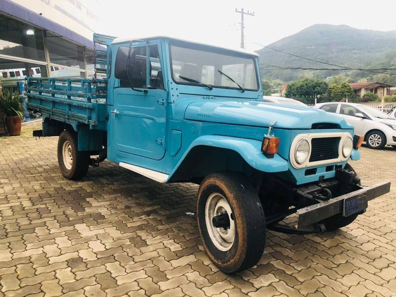 TOYOTA - BANDEIRANTE - 1980/1980 - Azul - R$ 70.000,00