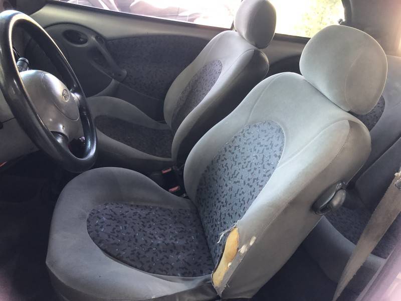 FORD - KA - 2000/2001 - Prata - R$ 10.800,00
