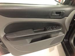 FORD - FOCUS - 2010/2011 - Preta - R$ 42.800,00