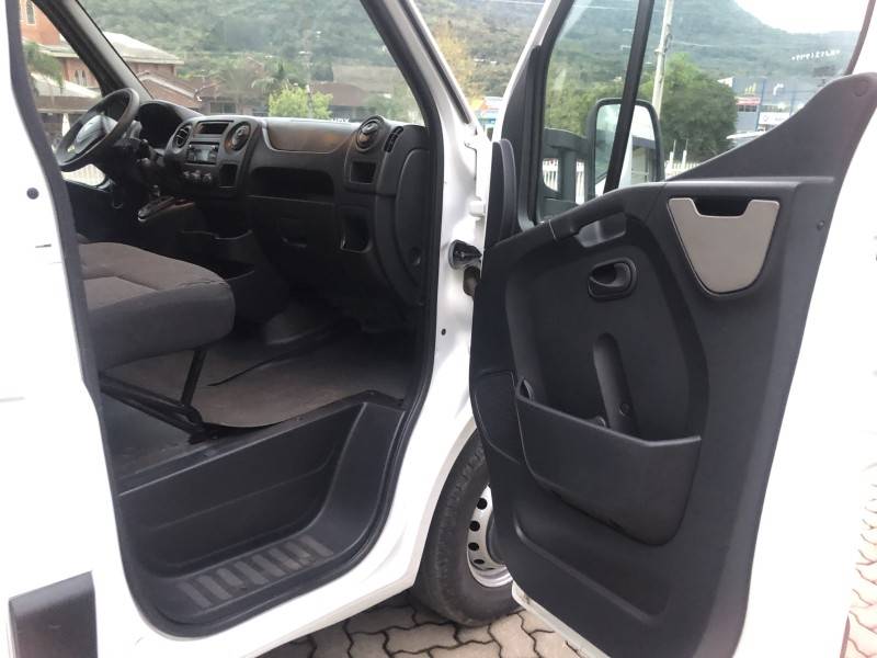 RENAULT - MASTER - 2021/2022 - Branca - R$ 205.800,00